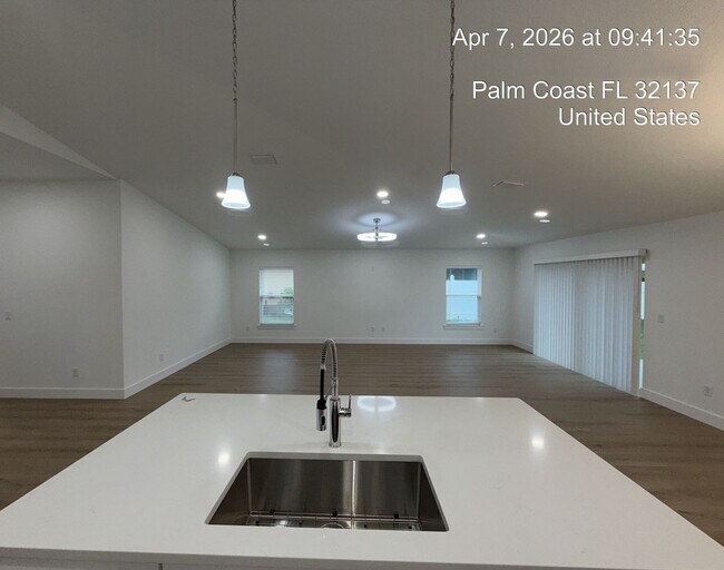 Building Photo - Beautifully Appointed New Home