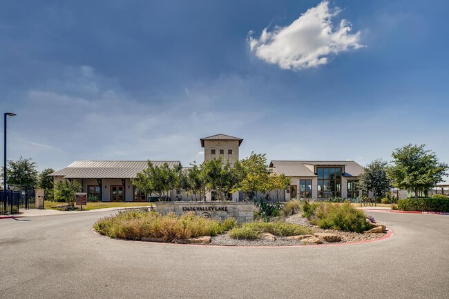 Building Photo - Awesome Amenities!