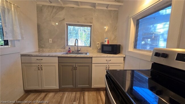 Building Photo - 44 Crawford Dr