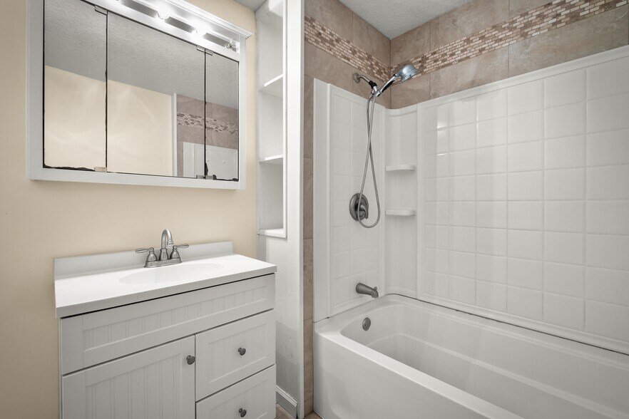 Building Photo - 12716 Gillespie Ave