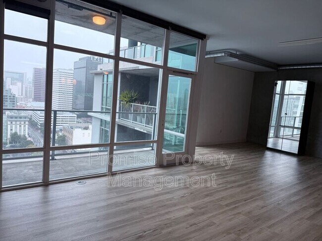 Building Photo - 1080 Park Blvd