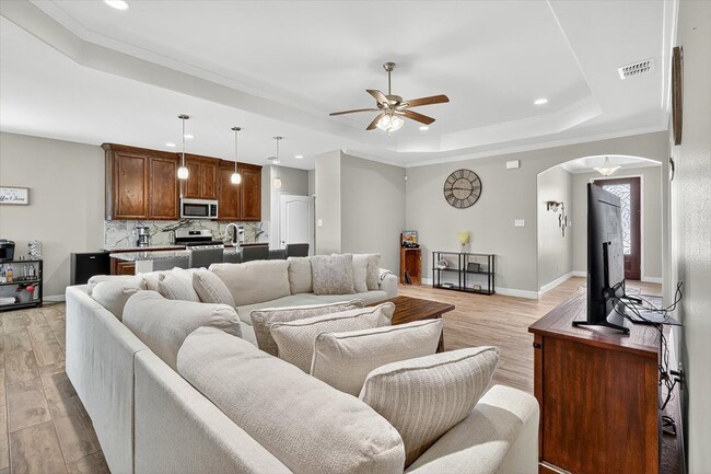 Building Photo - 2214 Cuarzo Dr