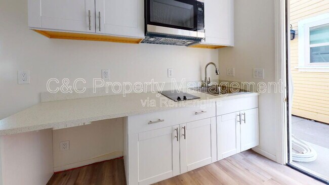Primary Photo - 464 Cortes St
