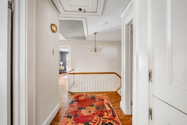 Building Photo - Stunning 3 bedroom FURNISHED MID-TERM RENTAL home in historic downtown Burlington