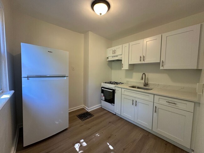 Building Photo - 300 Redmond St