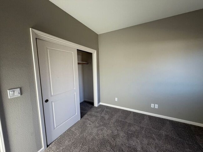 Building Photo - 1199 Manzanita Ln