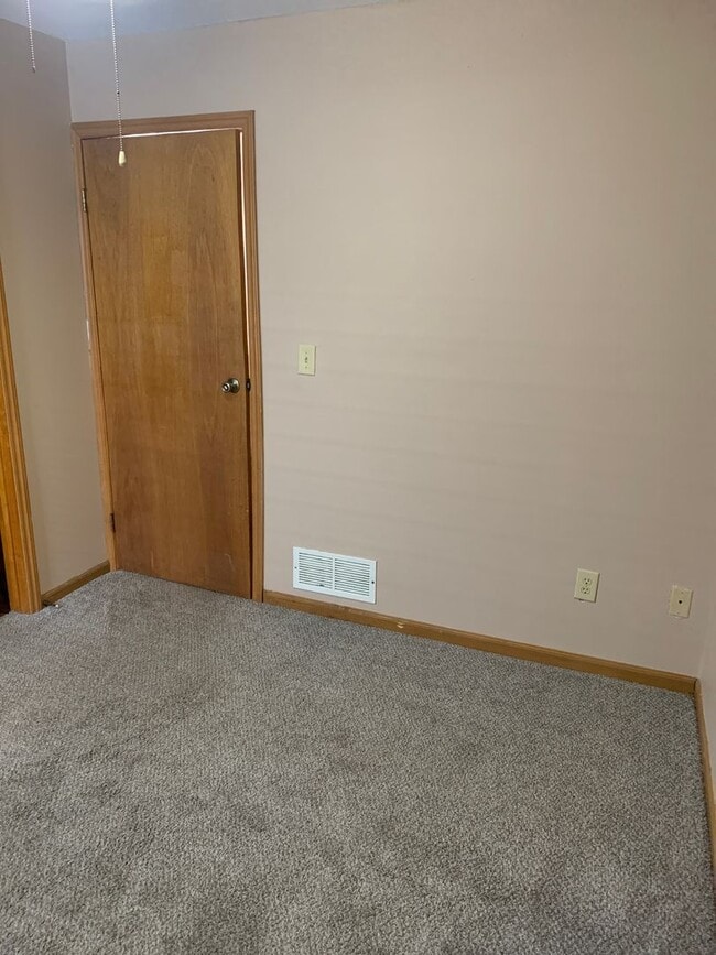 Building Photo - 3 bedroom, 2 bath house