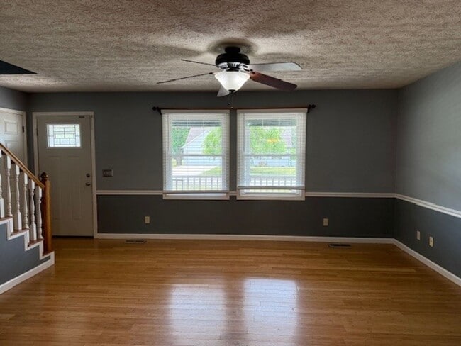 Building Photo - 3 Bedroom / 2.5 Bathroom - Home in Cookeville!