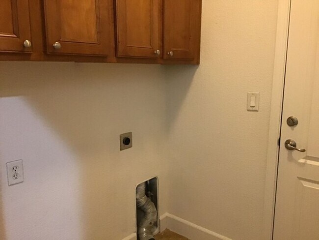 Building Photo - 3 Bedroom plus Den 2 Bath So. Reno Home