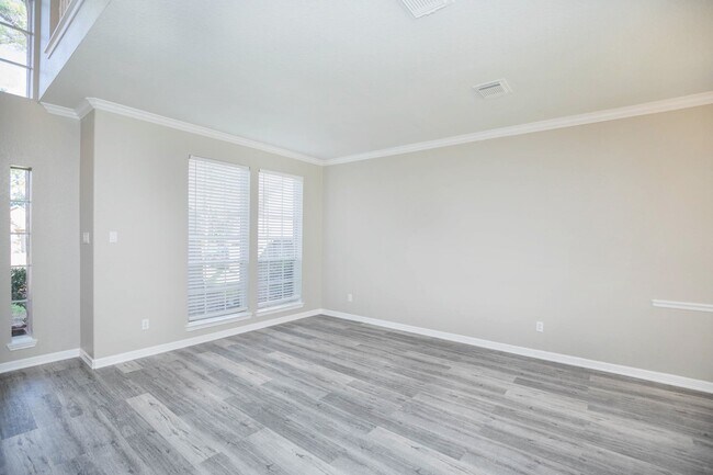 Building Photo - 18135 Somerset Knolls Ct