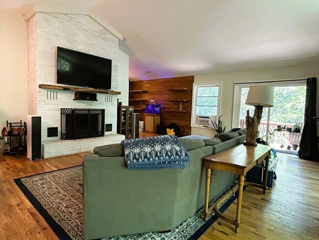 Building Photo - Spacious 3BR/2BA Home Near Downtown Boone & ASU