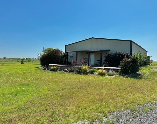 Building Photo - Barndominium in the Country!