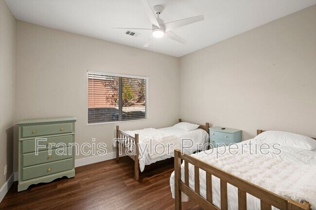 Building Photo - 285 Oak Valley Ln