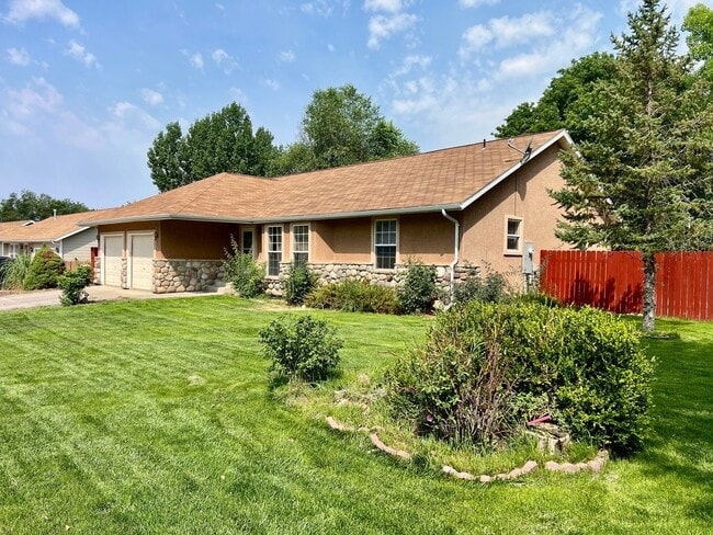 Primary Photo - Single Family Home in Silt for Rent