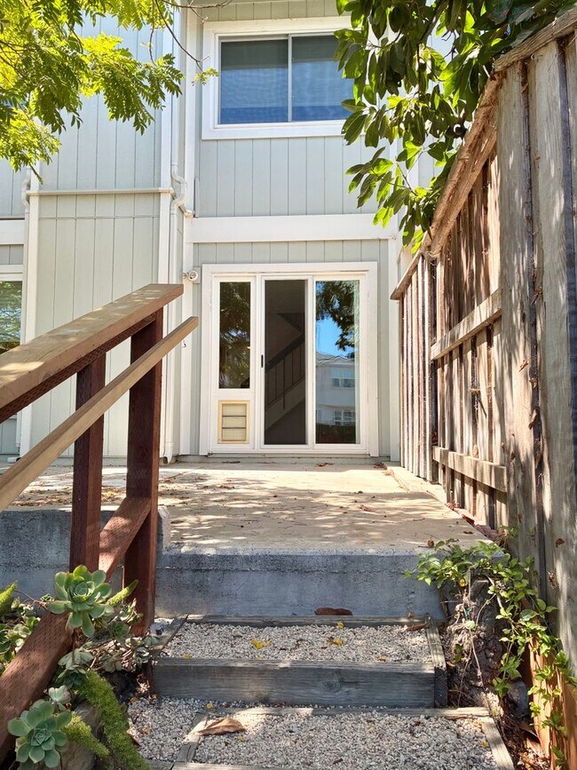 Building Photo - 487 Cannon Green Dr