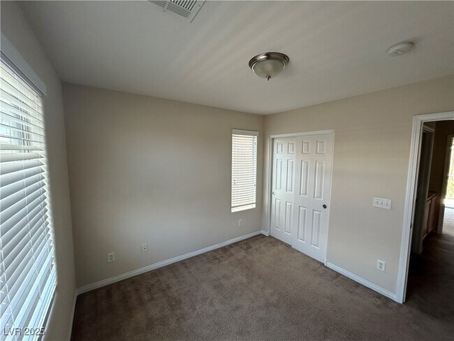 Building Photo - 5553 Chapin Mesa Ave