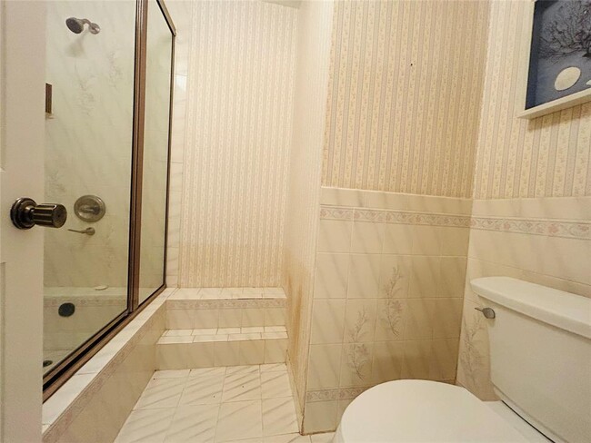Building Photo - 11842 Deep Woods Dr