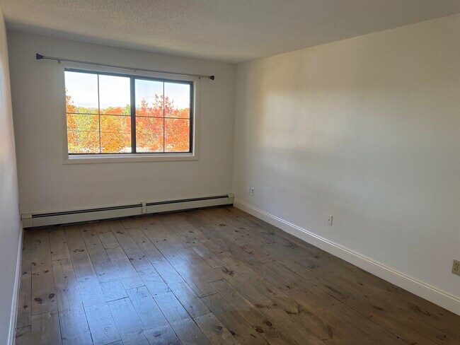 Building Photo - 136 Mammoth Rd