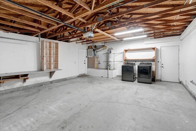 Building Photo - Single-Story 3 Bedroom (+1 Bonus Room and ...