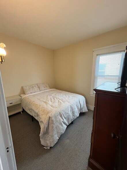 Building Photo - 35 Choate Ave