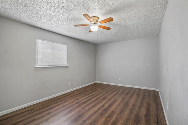 Building Photo - 722 Prairie Creek Dr