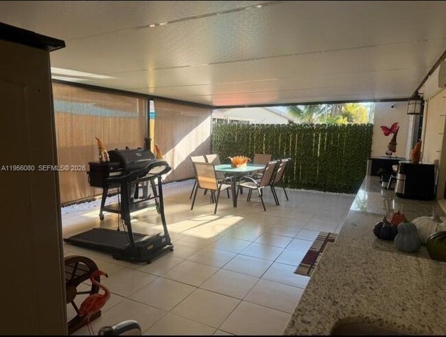 Building Photo - 1327 Towhee St