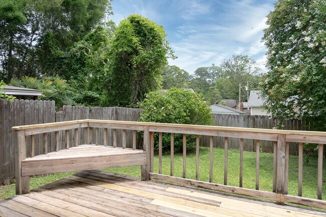 Building Photo - 3223 Albert Dr