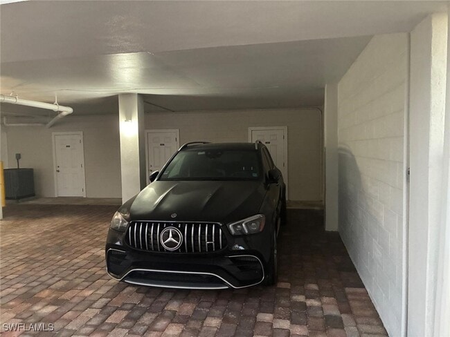 Building Photo - 1977 Gulf Shore Blvd N