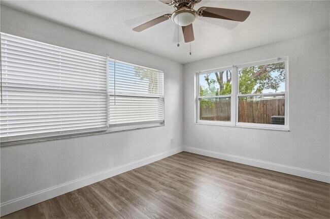 Building Photo - 3301 Rosefield Dr