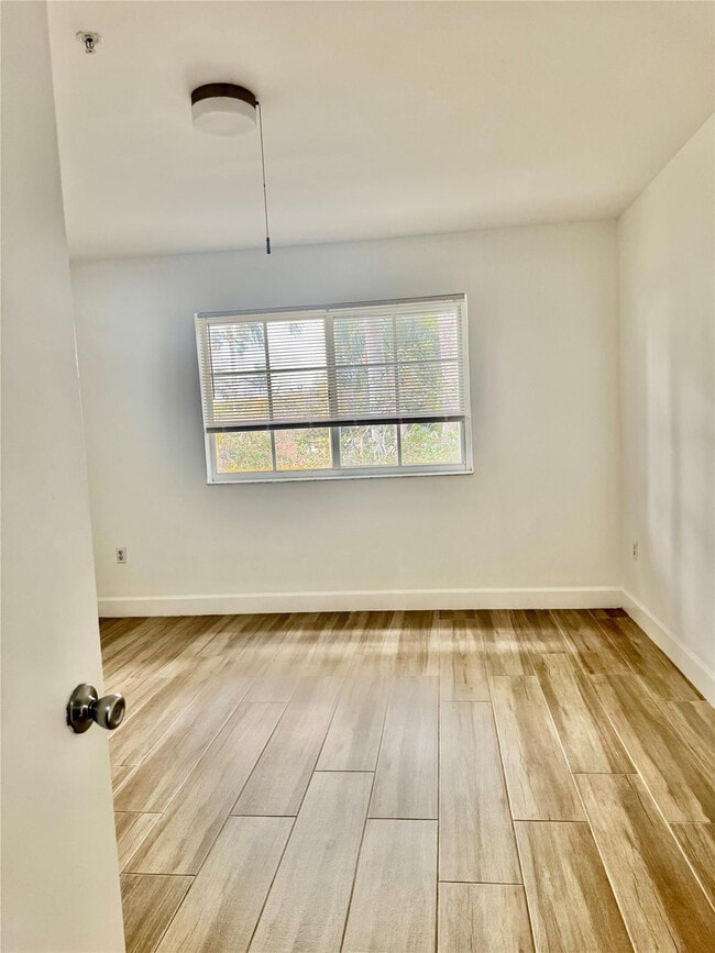 Building Photo - 4856 N State Rd 7