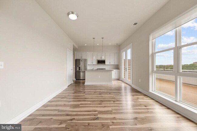 Building Photo - 1800 Mt Vernon Ave