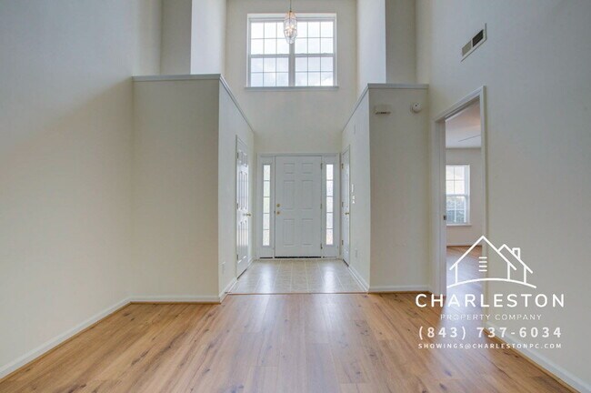 Building Photo - 2425 Scholar Ln