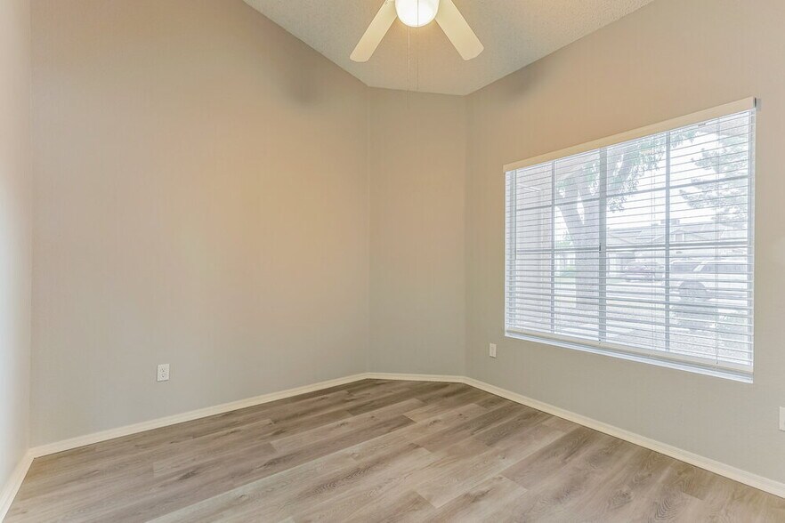 Building Photo - 4526 E Towne Ln