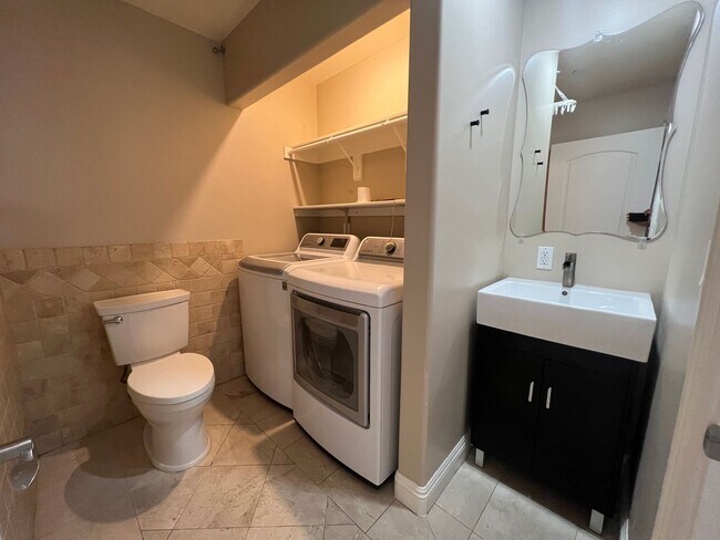 Building Photo - Beautiful Home in the Hills of Los Angeles