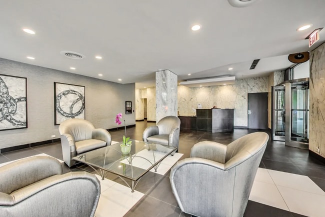 Building Photo - Goldcoast 1b1b Apartment Available