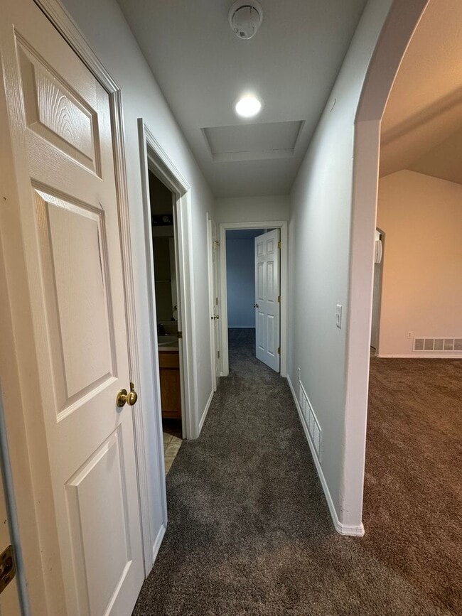 Building Photo - Cosy House w/ large garage in Belgrade. Pet friendly.