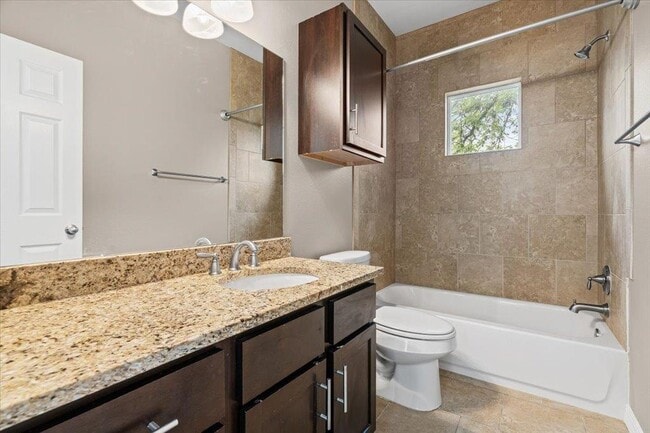 Building Photo - 2947 Moss St