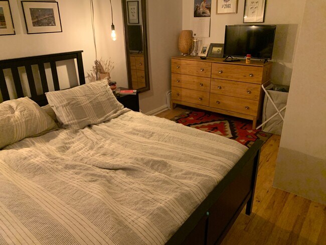 Building Photo - 219 13th St