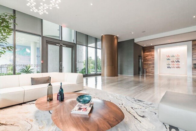 Building Photo - 460 NE 28th St