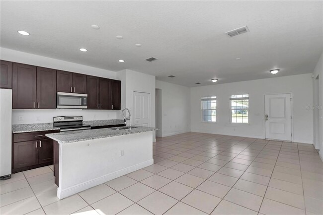 Building Photo - 118 Marion Oaks Dr