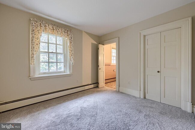 Building Photo - 226 E Caracas Ave