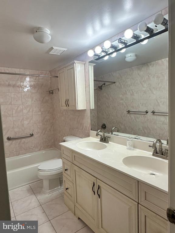 Building Photo - 6025 Crocus Ct