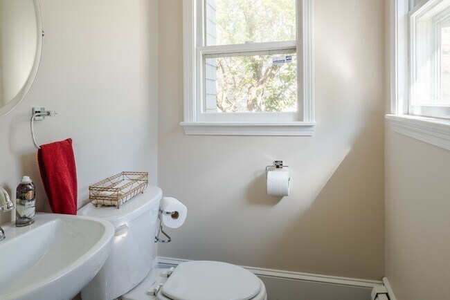 Building Photo - 22 Embassy Rd