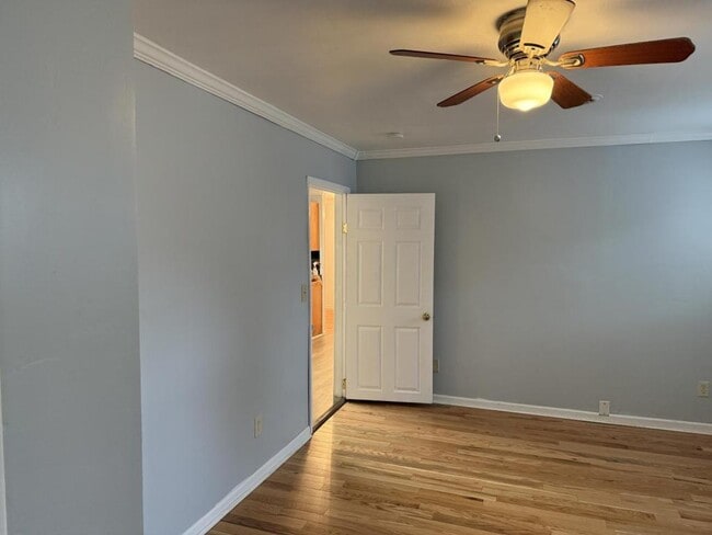 Building Photo - 1406 E Fairview Ave