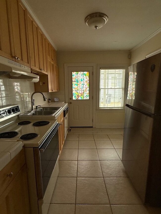 Building Photo - Commercial or Residential