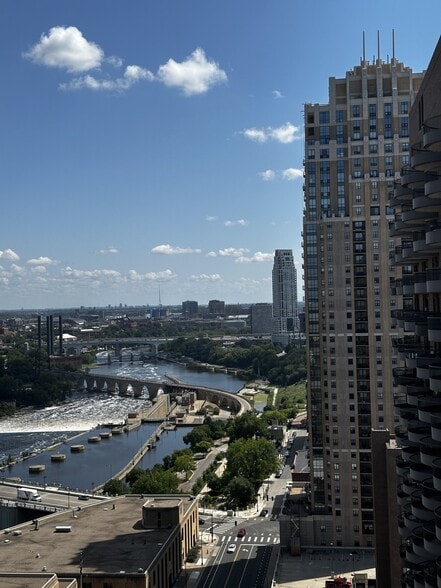 Building Photo - 17 S 1st St