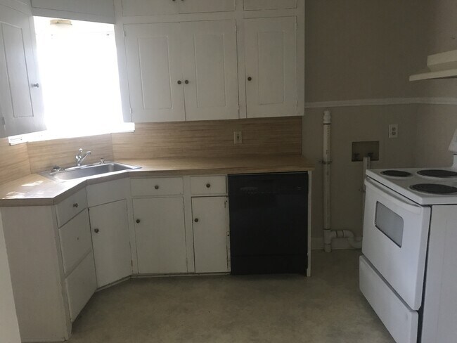 Building Photo - Cute 2 bedroom home!