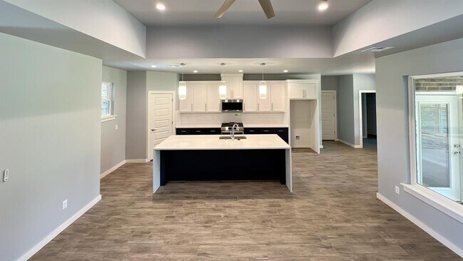 Building Photo - 17611 Natalie Ct