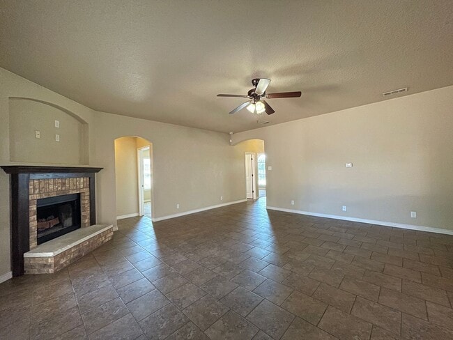 Building Photo - 601 W Little Dipper Dr