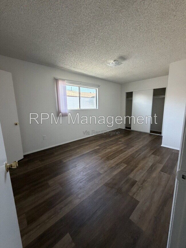 Building Photo - 6920 Simpson Ave